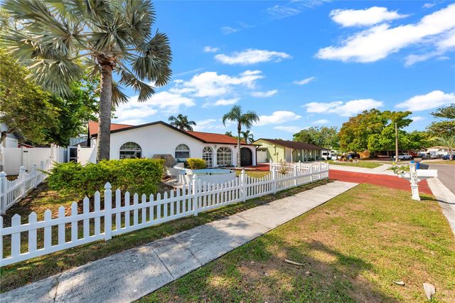 9043 HICKORY CIRCLE, Tampa, FL 33615