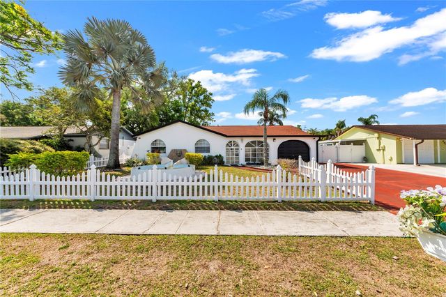 9043 HICKORY CIRCLE, Tampa, FL 33615