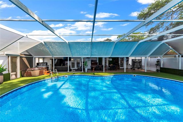 9043 HICKORY CIRCLE, Tampa, FL 33615