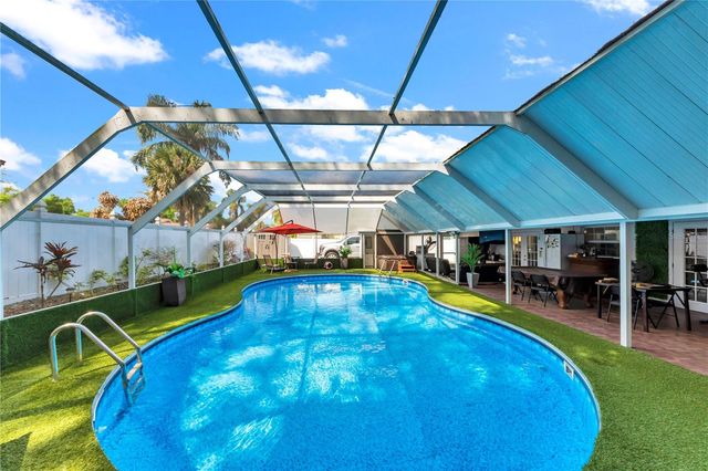 9043 HICKORY CIRCLE, Tampa, FL 33615