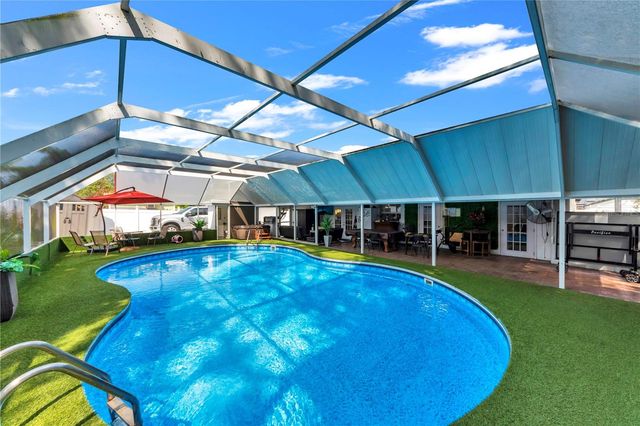 9043 HICKORY CIRCLE, Tampa, FL 33615