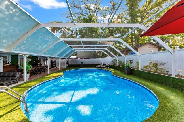 9043 HICKORY CIRCLE, Tampa, FL 33615