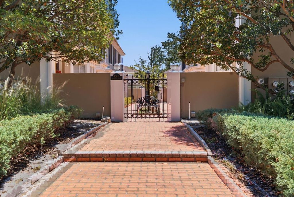 308 S BUNGALOW PARK AVENUE D, Tampa, FL 33609