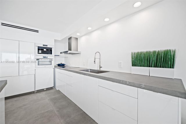 1 Grove Isle Dr A1106, Miami, FL 33133