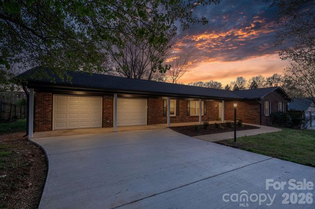 715 Sunridge Drive, Lincolnton, NC 28092