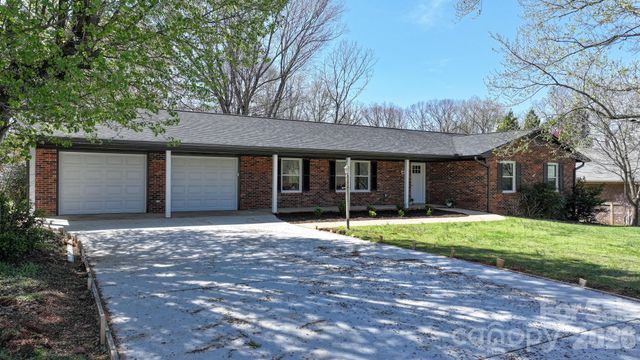 715 Sunridge Drive, Lincolnton, NC 28092