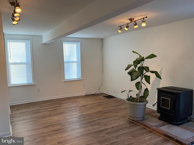 807 W MAIN ST, Waynesboro, PA 17268