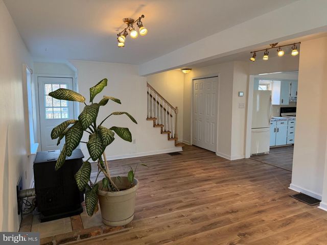 807 W MAIN ST, Waynesboro, PA 17268