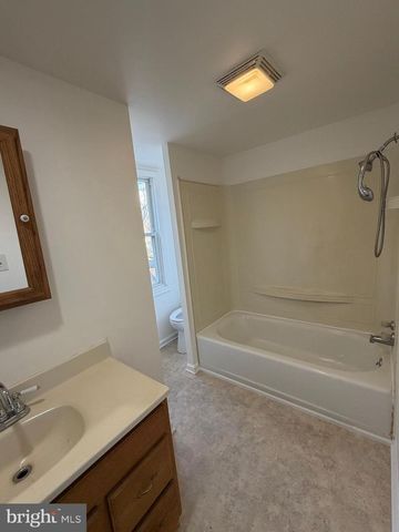 807 W MAIN ST, Waynesboro, PA 17268