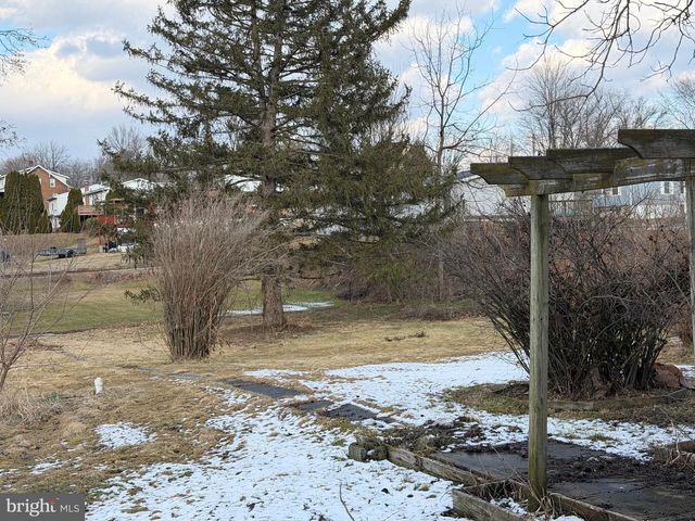 807 W MAIN ST, Waynesboro, PA 17268