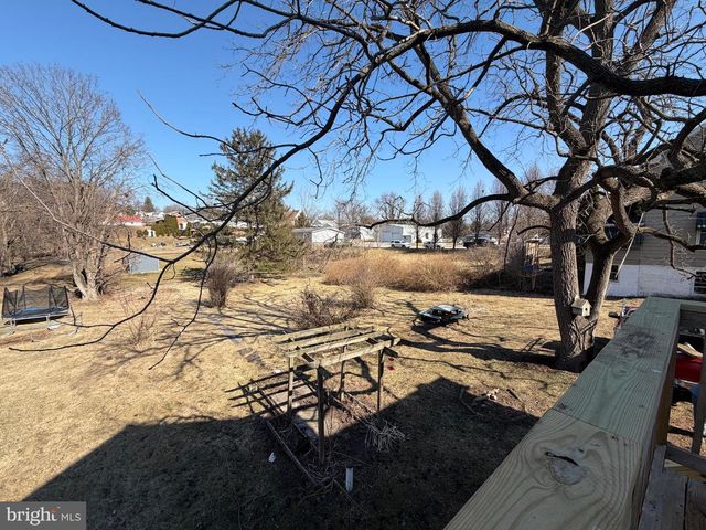 807 W MAIN ST, Waynesboro, PA 17268