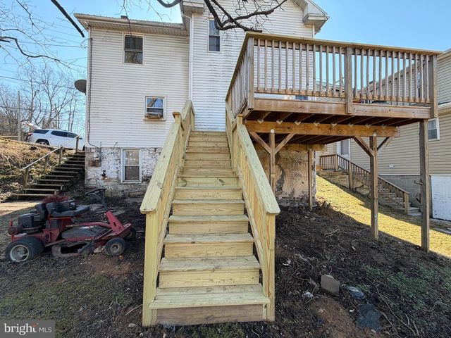 807 W MAIN ST, Waynesboro, PA 17268