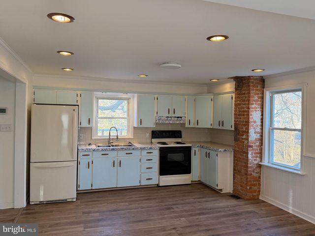 807 W MAIN ST, Waynesboro, PA 17268