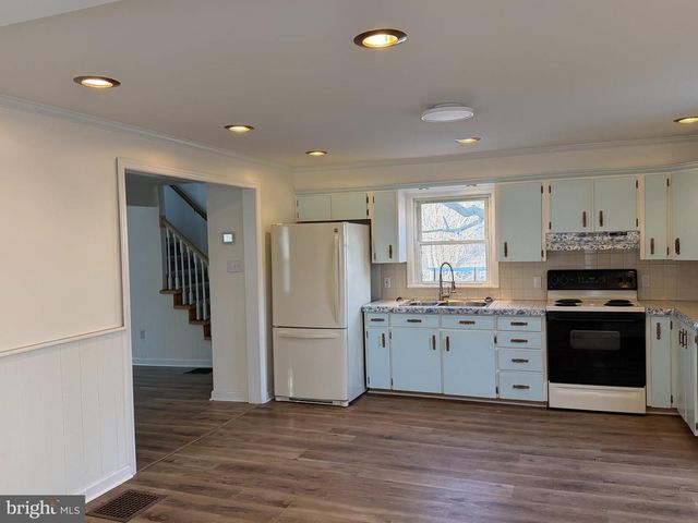 807 W MAIN ST, Waynesboro, PA 17268