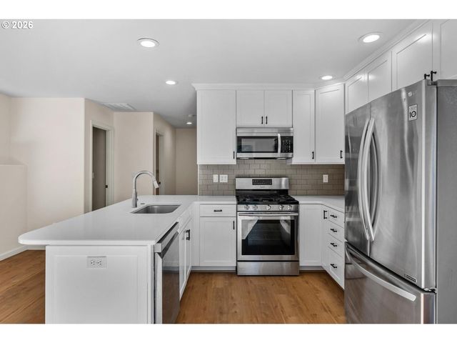 15469 Nw TRAKEHNER Way, Portland, OR 97229