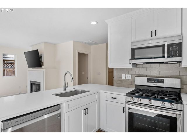 15469 Nw TRAKEHNER Way, Portland, OR 97229