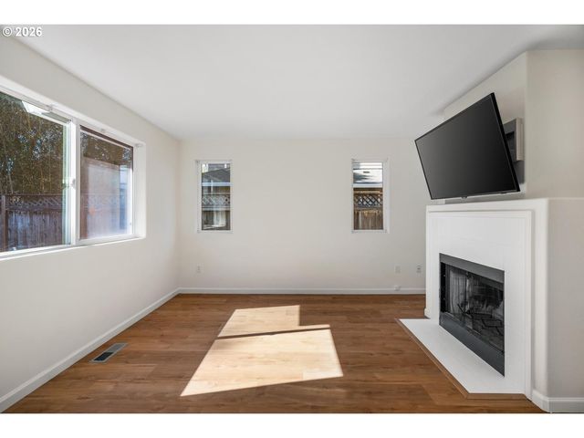 15469 Nw TRAKEHNER Way, Portland, OR 97229