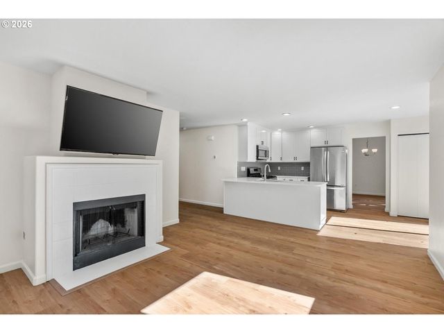 15469 Nw TRAKEHNER Way, Portland, OR 97229