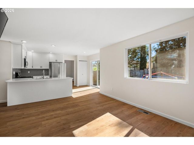 15469 Nw TRAKEHNER Way, Portland, OR 97229