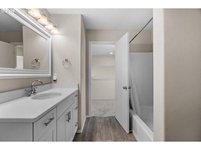 15469 Nw TRAKEHNER Way, Portland, OR 97229