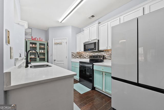 589 Woodland Park Ter, Lawrenceville, GA 30043