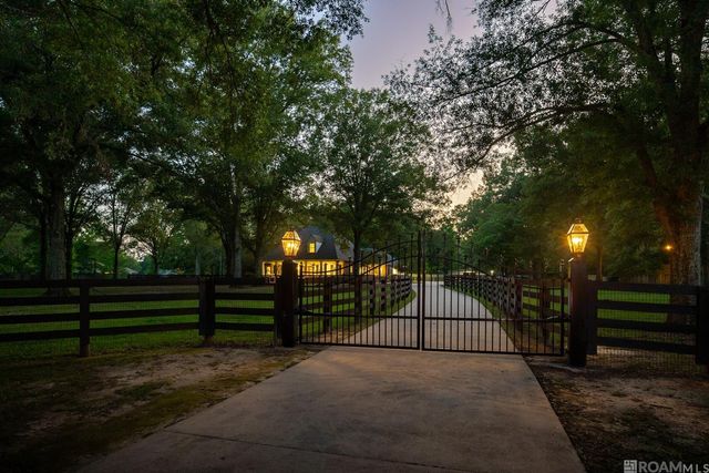 19919 Tucker Rd, Zachary, LA 70791