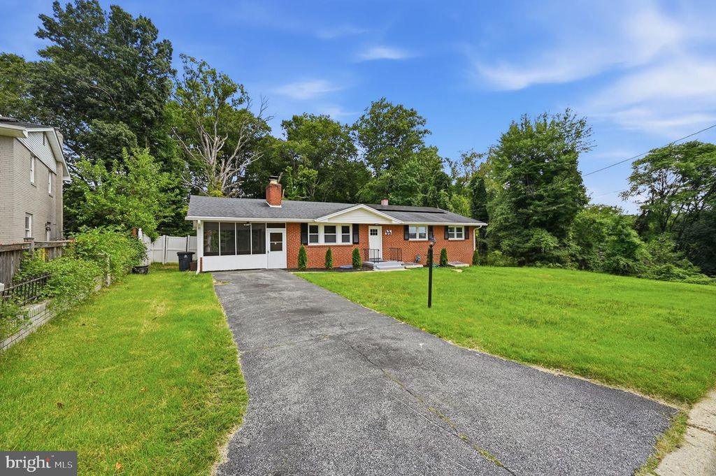 5030 LELAND DR, Oxon Hill, MD 20745