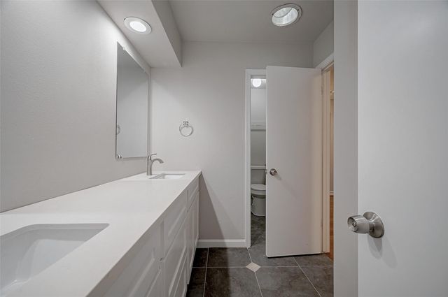 919 Mockingbird Way, Sugar Land, TX 77478