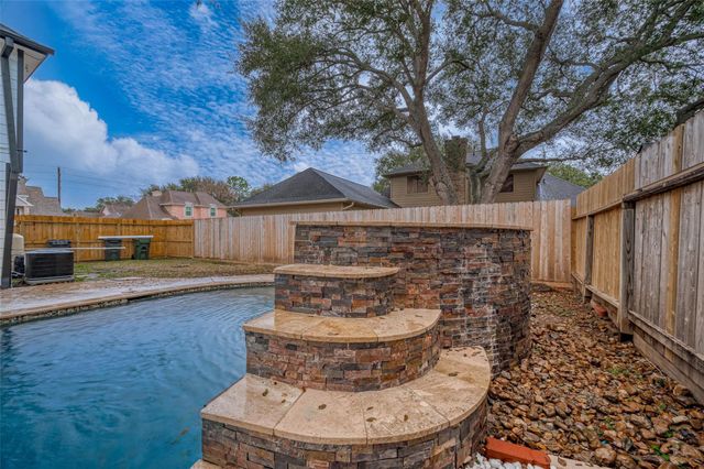 919 Mockingbird Way, Sugar Land, TX 77478
