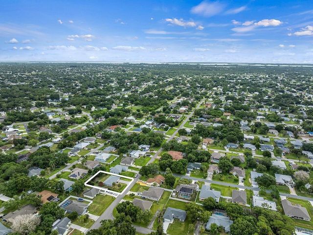 673 Cavern Terrace, Sebastian, FL 32958