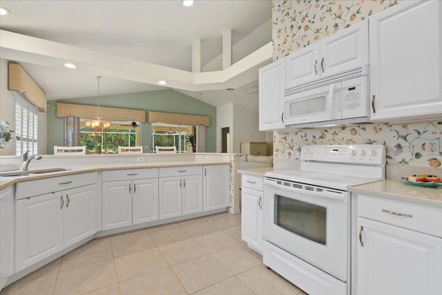 108 VENICE PALMS BOULEVARD 1, Venice, FL 34292