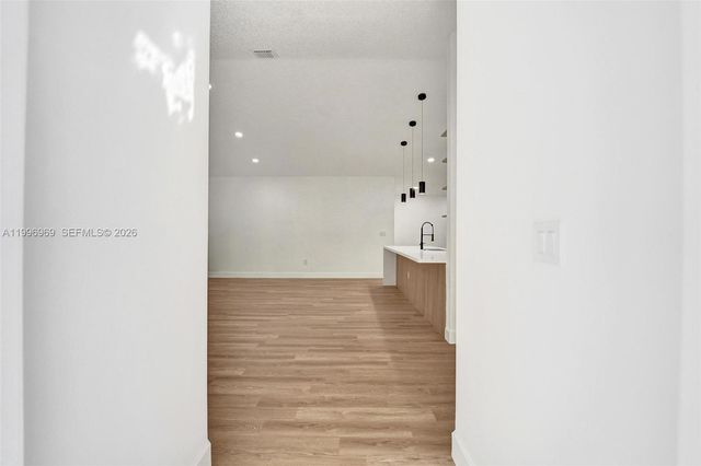 10153 NW 3rd Ct, Plantation, FL 33324