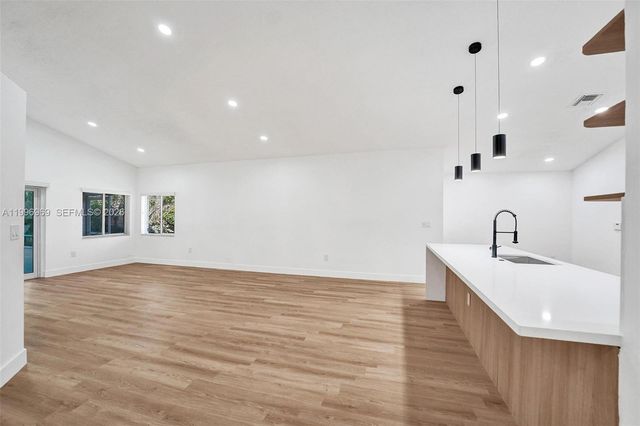 10153 NW 3rd Ct, Plantation, FL 33324