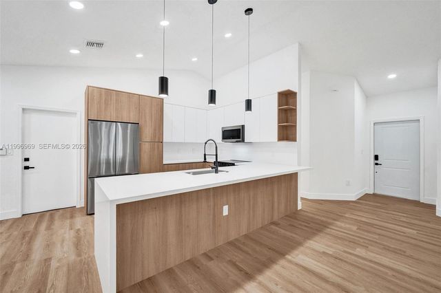 10153 NW 3rd Ct, Plantation, FL 33324