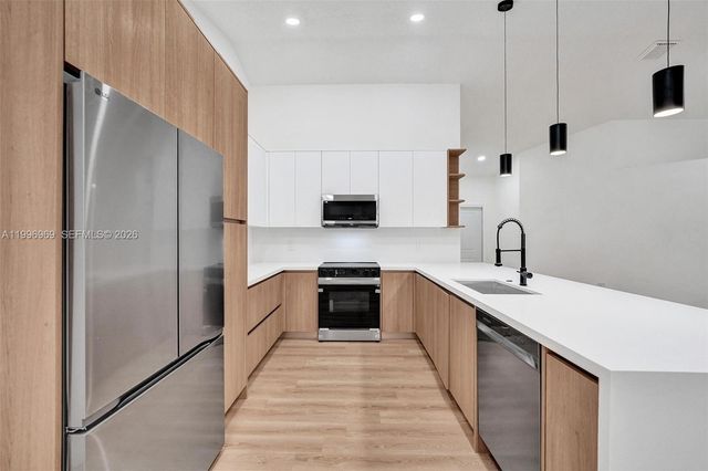 10153 NW 3rd Ct, Plantation, FL 33324