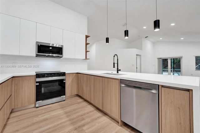 10153 NW 3rd Ct, Plantation, FL 33324