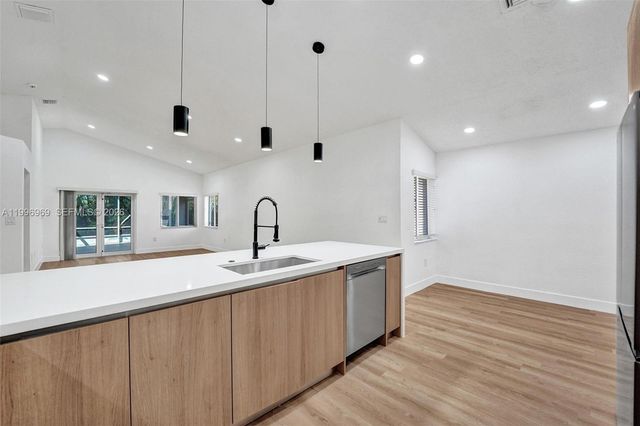 10153 NW 3rd Ct, Plantation, FL 33324