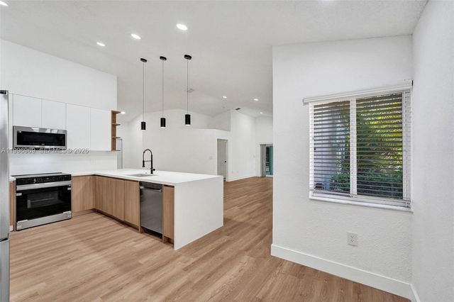 10153 NW 3rd Ct, Plantation, FL 33324