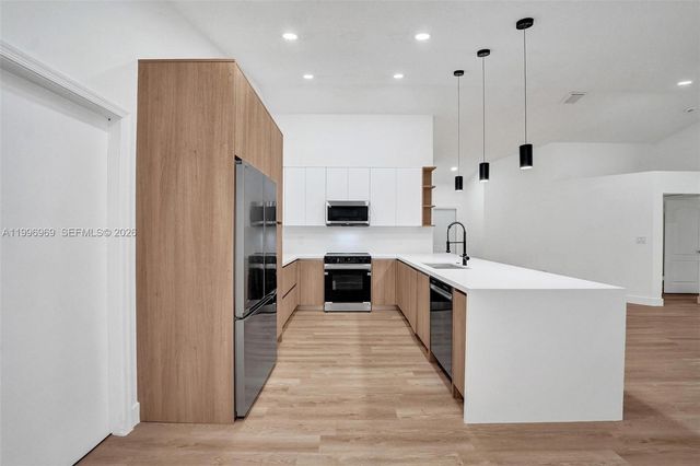 10153 NW 3rd Ct, Plantation, FL 33324