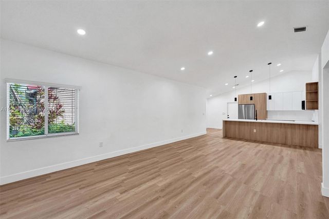 10153 NW 3rd Ct, Plantation, FL 33324