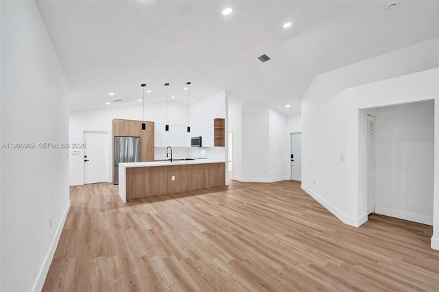 10153 NW 3rd Ct, Plantation, FL 33324