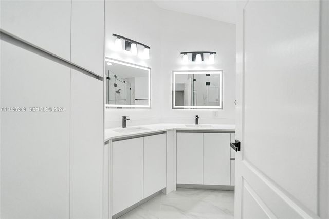 10153 NW 3rd Ct, Plantation, FL 33324