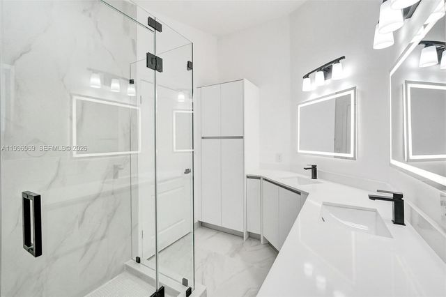 10153 NW 3rd Ct, Plantation, FL 33324