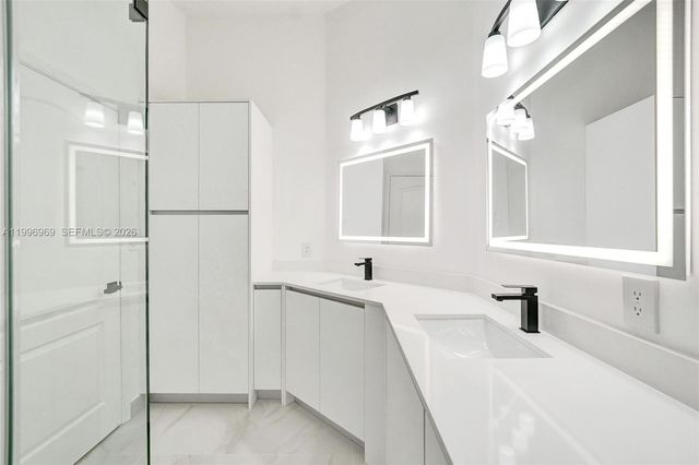 10153 NW 3rd Ct, Plantation, FL 33324