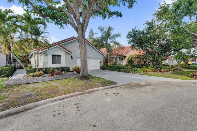 10153 NW 3rd Ct, Plantation, FL 33324