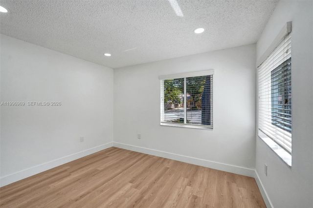 10153 NW 3rd Ct, Plantation, FL 33324