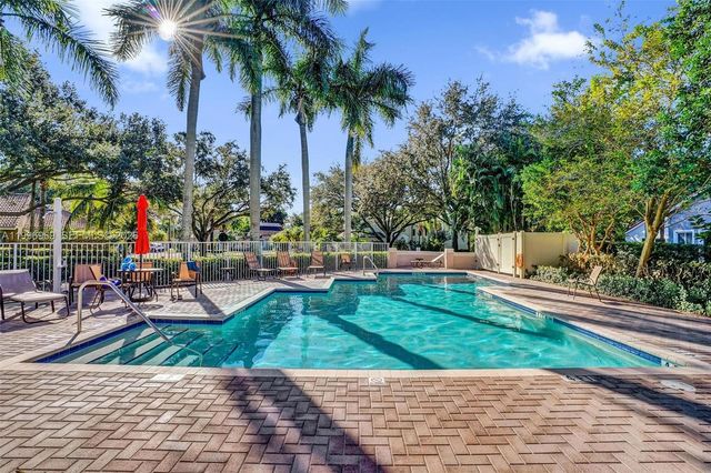 10153 NW 3rd Ct, Plantation, FL 33324