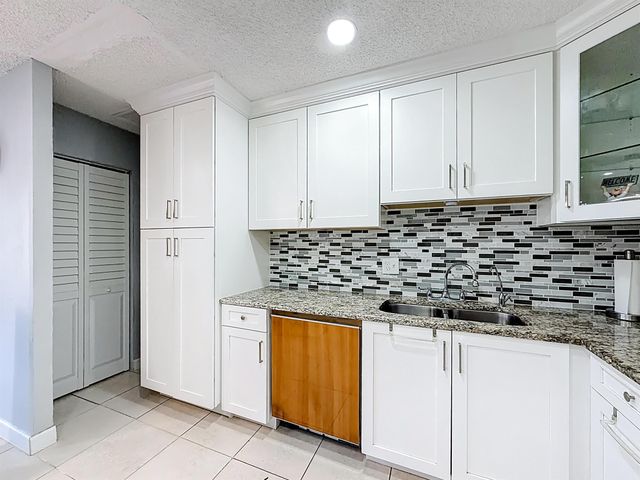 3586 La Playas Court D2, Greenacres, FL 33463