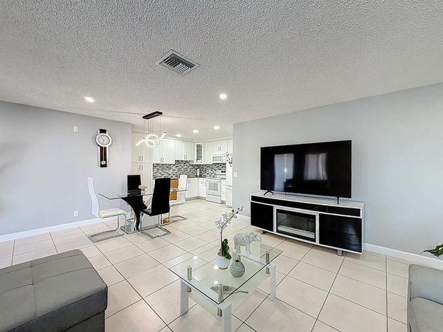 3586 La Playas Court D2, Greenacres, FL 33463