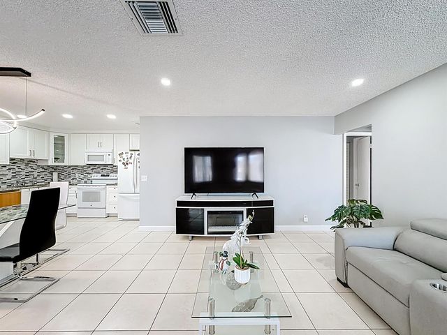 3586 La Playas Court D2, Greenacres, FL 33463